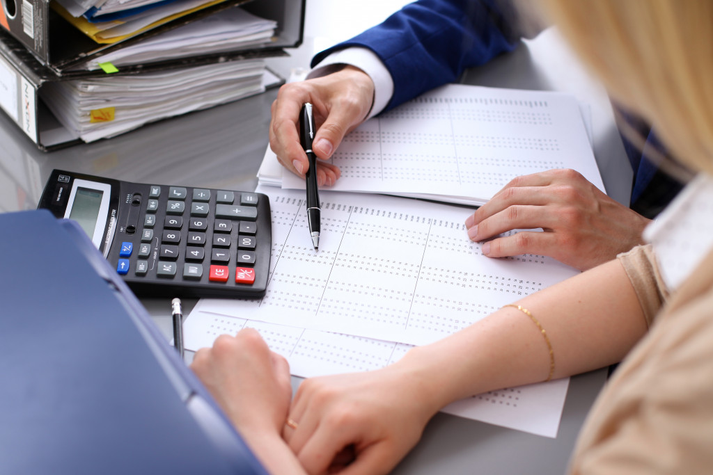 woman getting a financial consultation