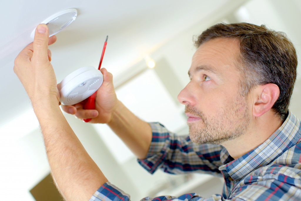 inspecting the smoke detector